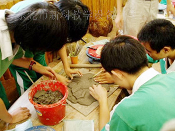 <a href='http://www.bzker.cn/chanpin/55-1.html' target='1' style='font-size:18px; font-weight:bold; color:#000000;'>陶藝功能室</a>2