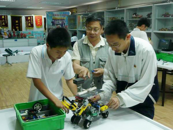 <a href='http://www.bzker.cn/chanpin/60-1.html' target='1' style='font-size:18px; font-weight:bold; color:#000000;'>機器人功能室</a>