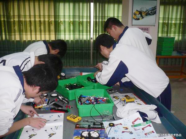 <a href='http://www.bzker.cn/chanpin/60-1.html' target='1' style='font-size:18px; font-weight:bold; color:#000000;'>機器人功能室</a>2